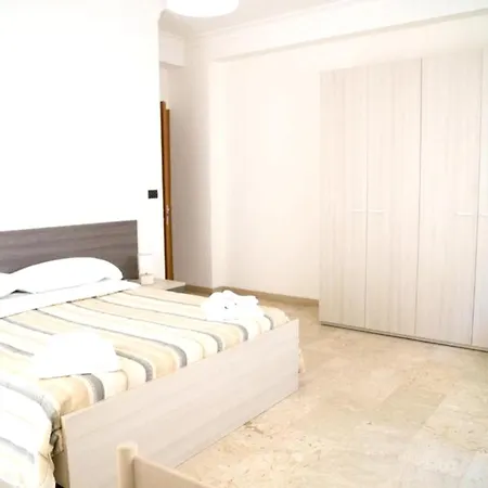 With 2 Bedrooms In With Wifi Διαμέρισμα